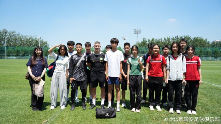 塞尔吉尼奥向中学生传授自律之道：每天一点努力才能走得更远
