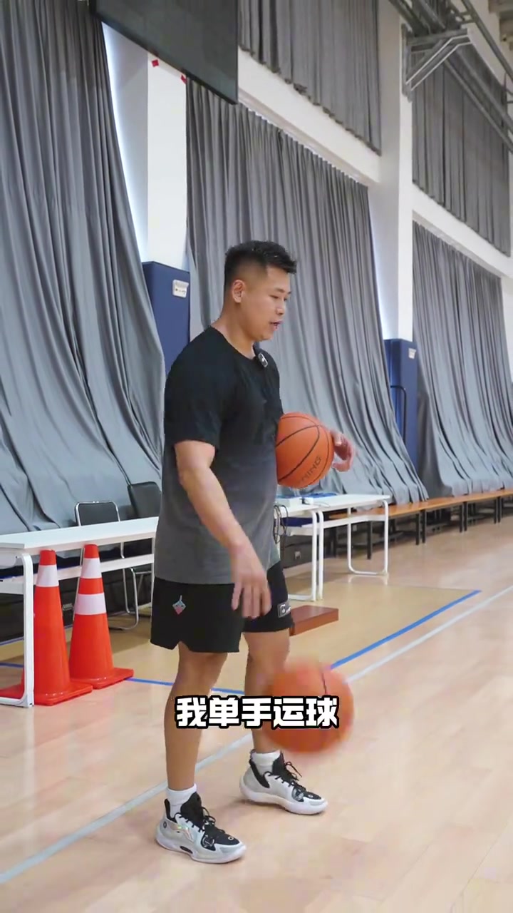 青岛男篮公开课第2期:抗阻力运球压强度 青岛男篮公开课第2期:抗阻力运球压强度