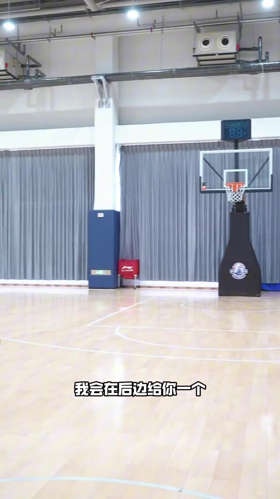 青岛男篮公开课专项阻力上篮训练 杨瀚森对抗终结命中率超七成