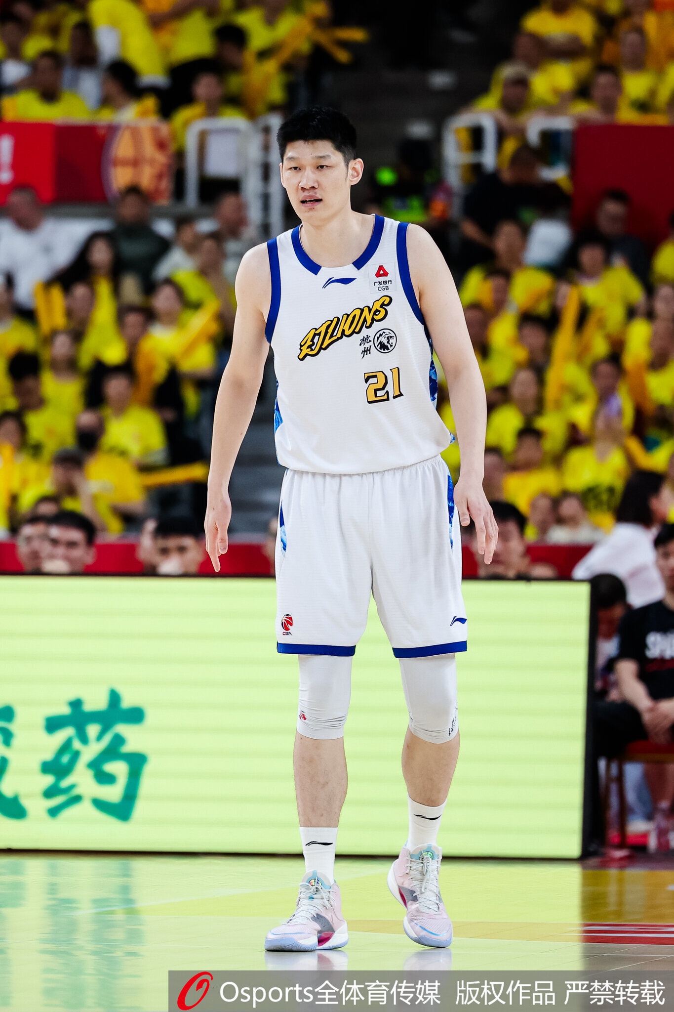 广厦阵容洗牌:塔克续约敲定,布朗签约权交易在即,胡金秋续约暂停 广厦阵容洗牌:塔克续约敲定,布朗签约权交易在即,胡金秋续约暂停