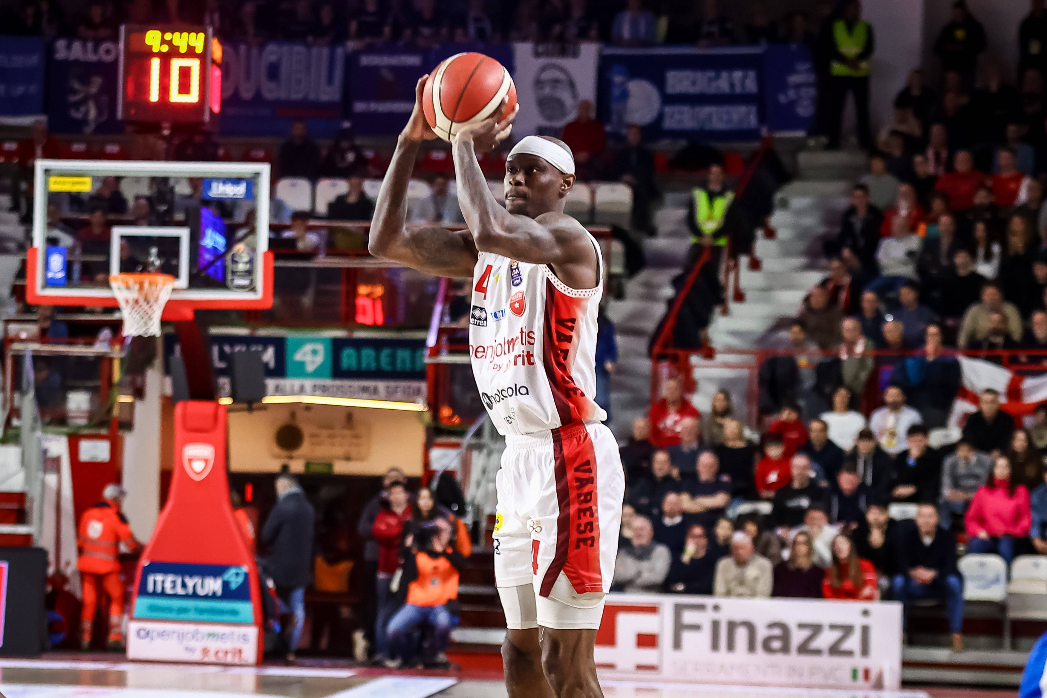 同曦签下后卫塔兹·摩尔，曾短暂效力开拓者