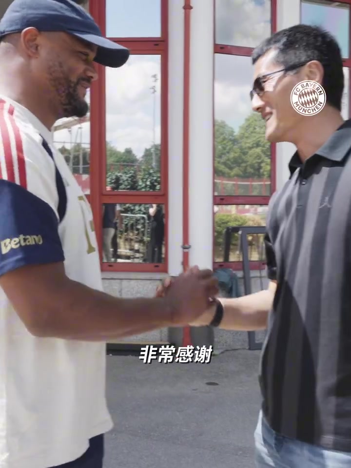 邵佳一访拜仁:U23、U17已显冠军相 孔帕尼介绍16岁新星由5人团队特训