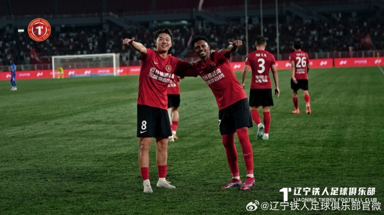 热菲尼奥双响 辽宁铁人楠波湾3-1力克上海申花 热菲尼奥双响 辽宁铁人楠波湾3-1力克上海申花