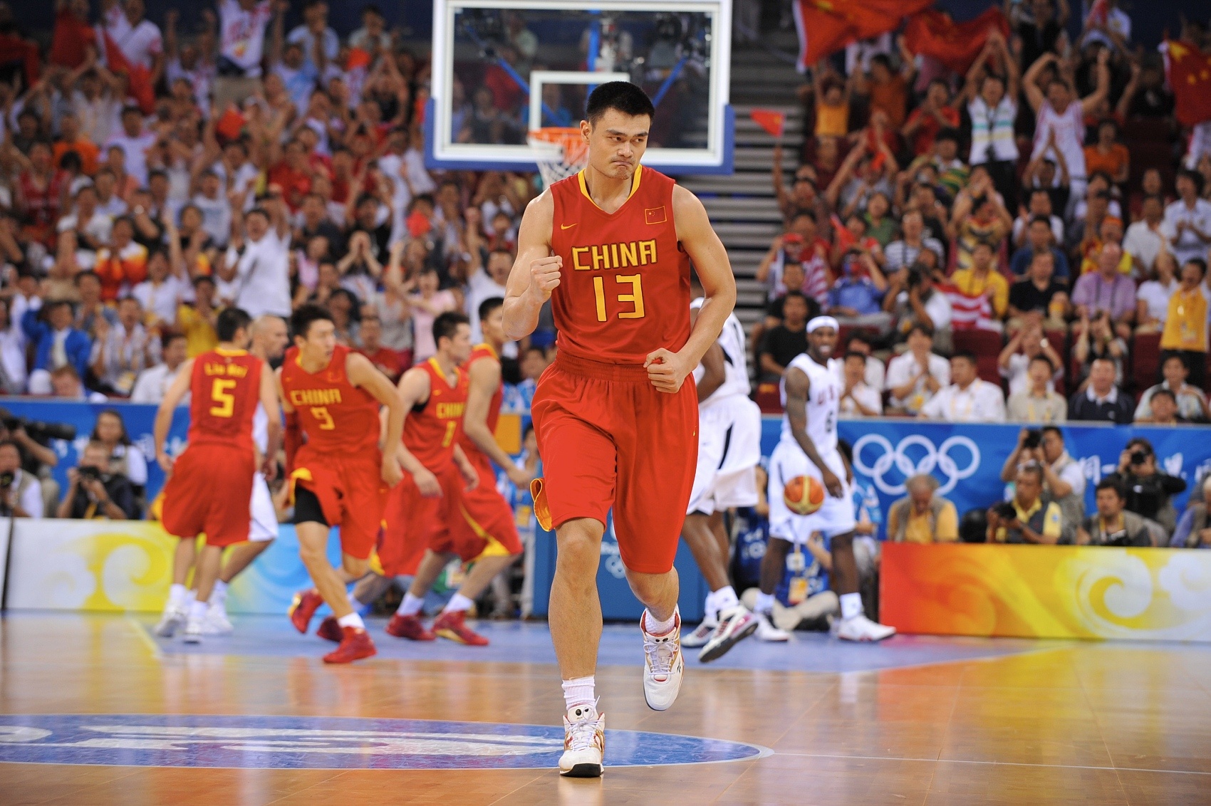 中国男篮70-101负美国 31分创中美交手最总分偏低差 中国男篮70-101负美国 31分创中美交手最总分偏低差