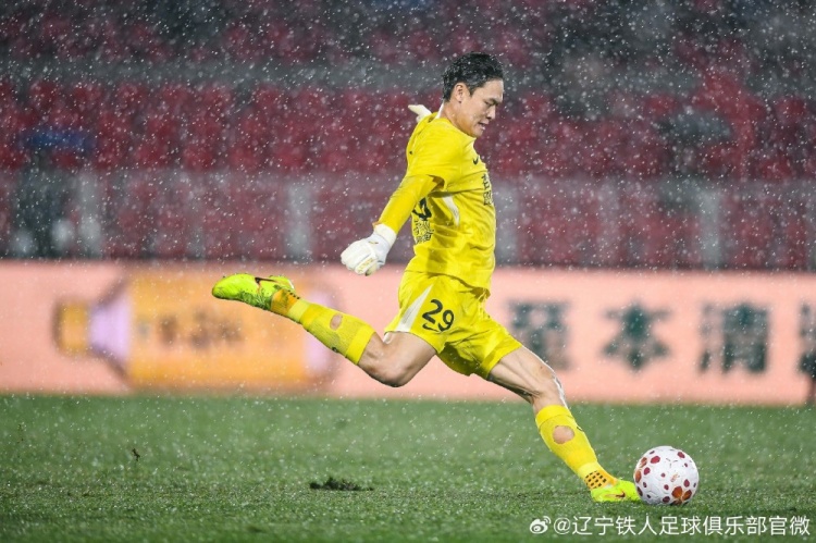 姜至鹏角球绝杀 深圳新鹏城客场2-1逆转辽宁铁人