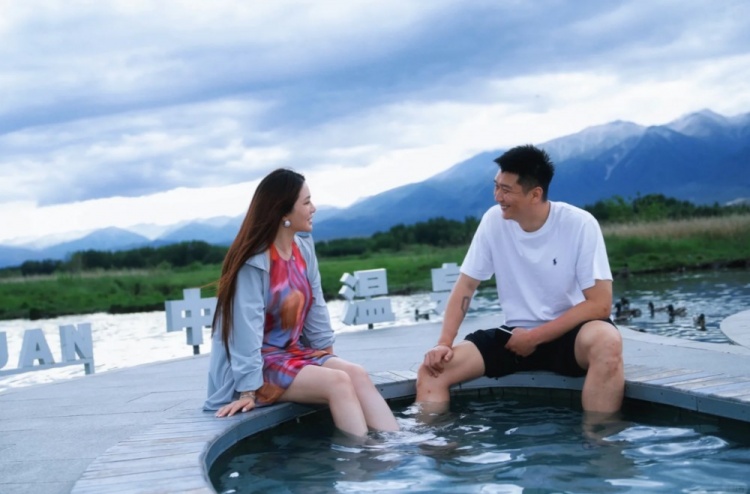 甜蜜暴击!孙悦的妻子社媒晒照 二人一起在大连游玩 甜蜜暴击!孙悦的妻子社媒晒照 二人一起在大连游玩