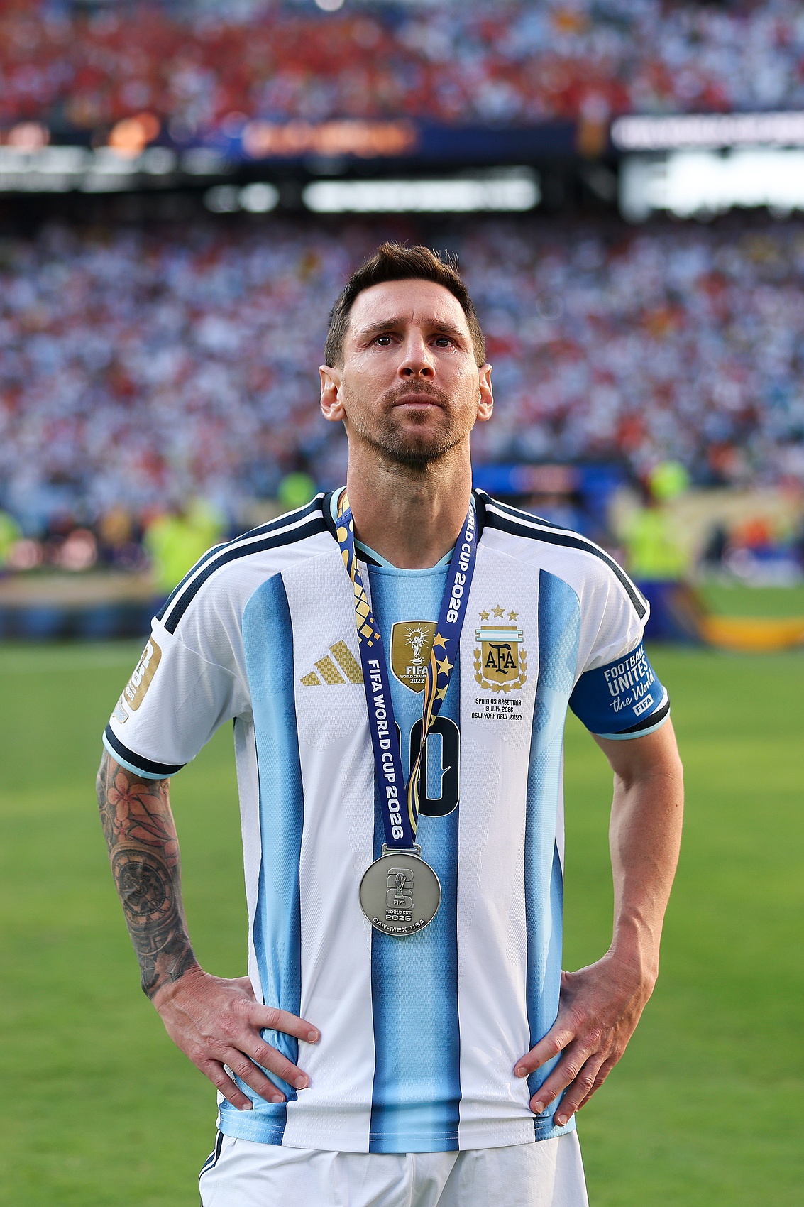 赛后2天决定从国家队退役！梅西世界杯决赛后曾望向看台落泪不止