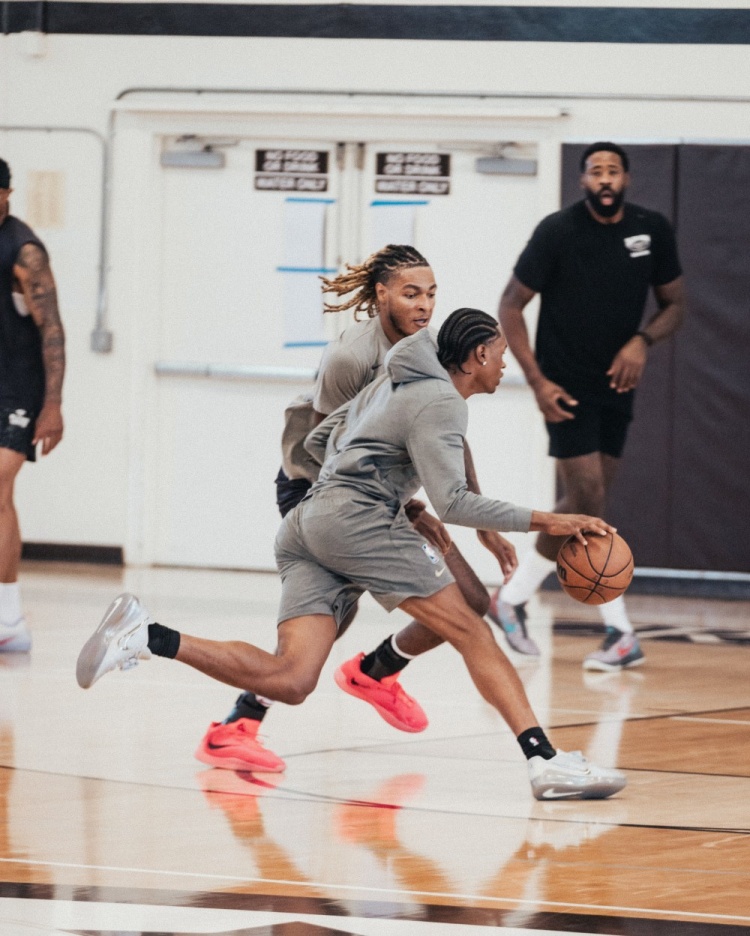 高质量球局！沃特森转发训练赛照片 詹姆斯、德罗赞等球员也在