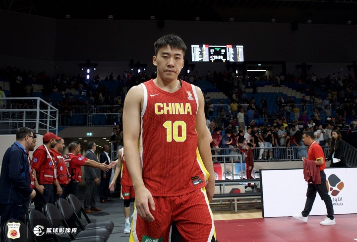 媒体人：香港金牛凭借他多方面的的“优势”拿下王俊杰 是场暗战